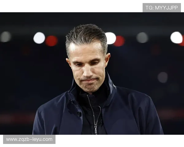 范佩西：荷兰传奇前锋再度引发热议