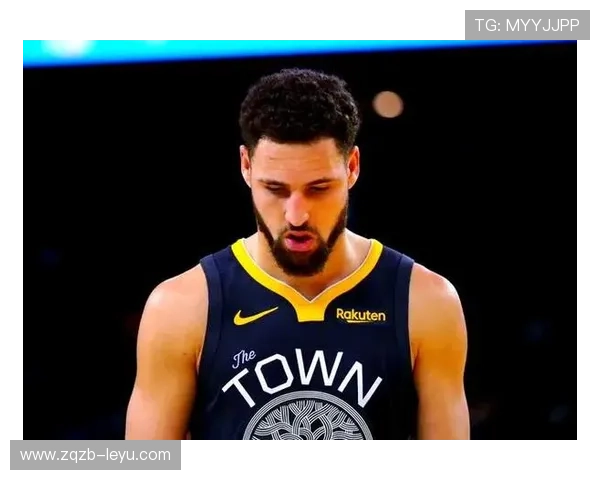 汤普森重返勇士主场引发热议，球迷盛赞其传奇地位